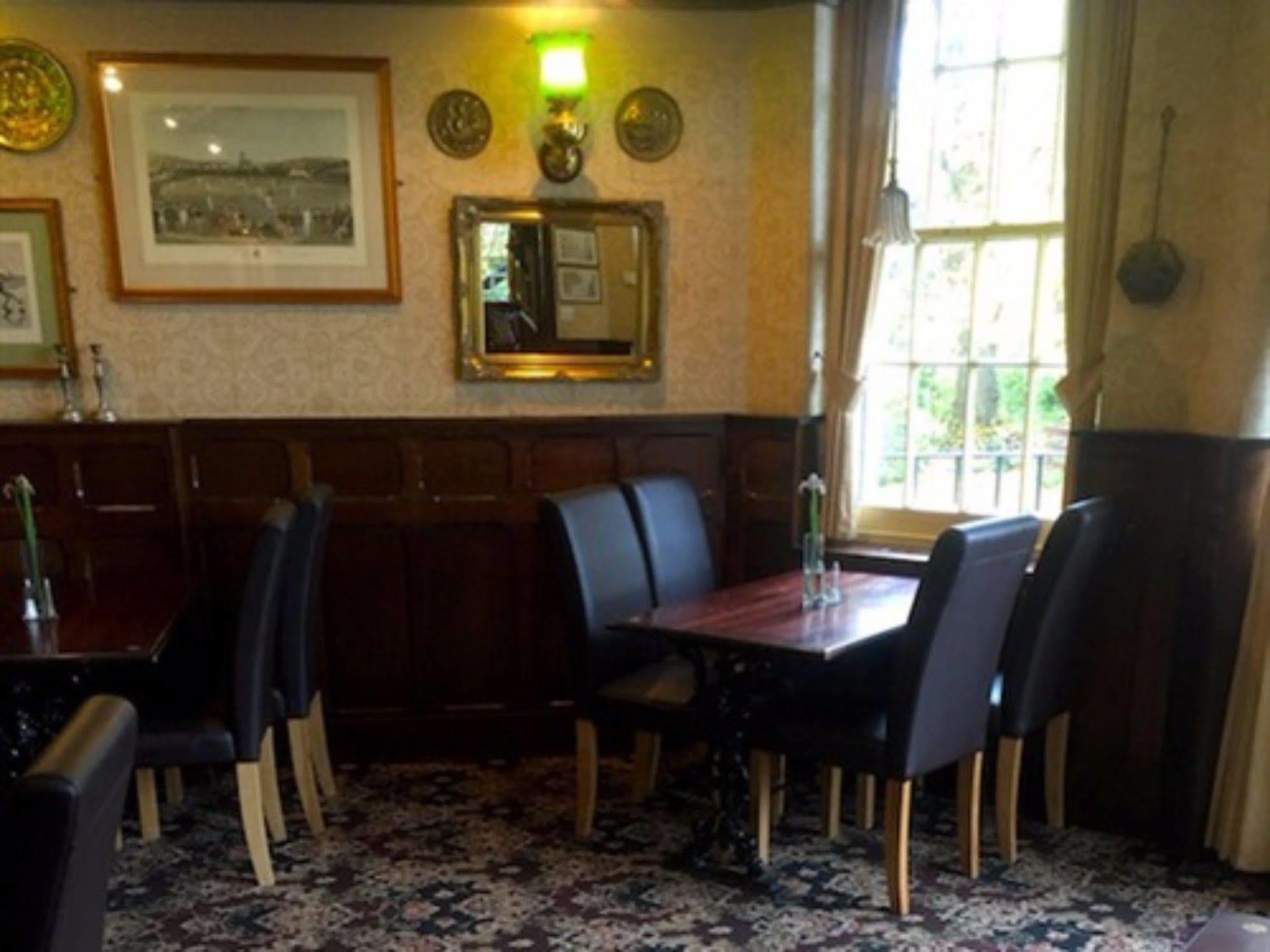 The Weir Hotel 월턴 온 템스 외부 사진