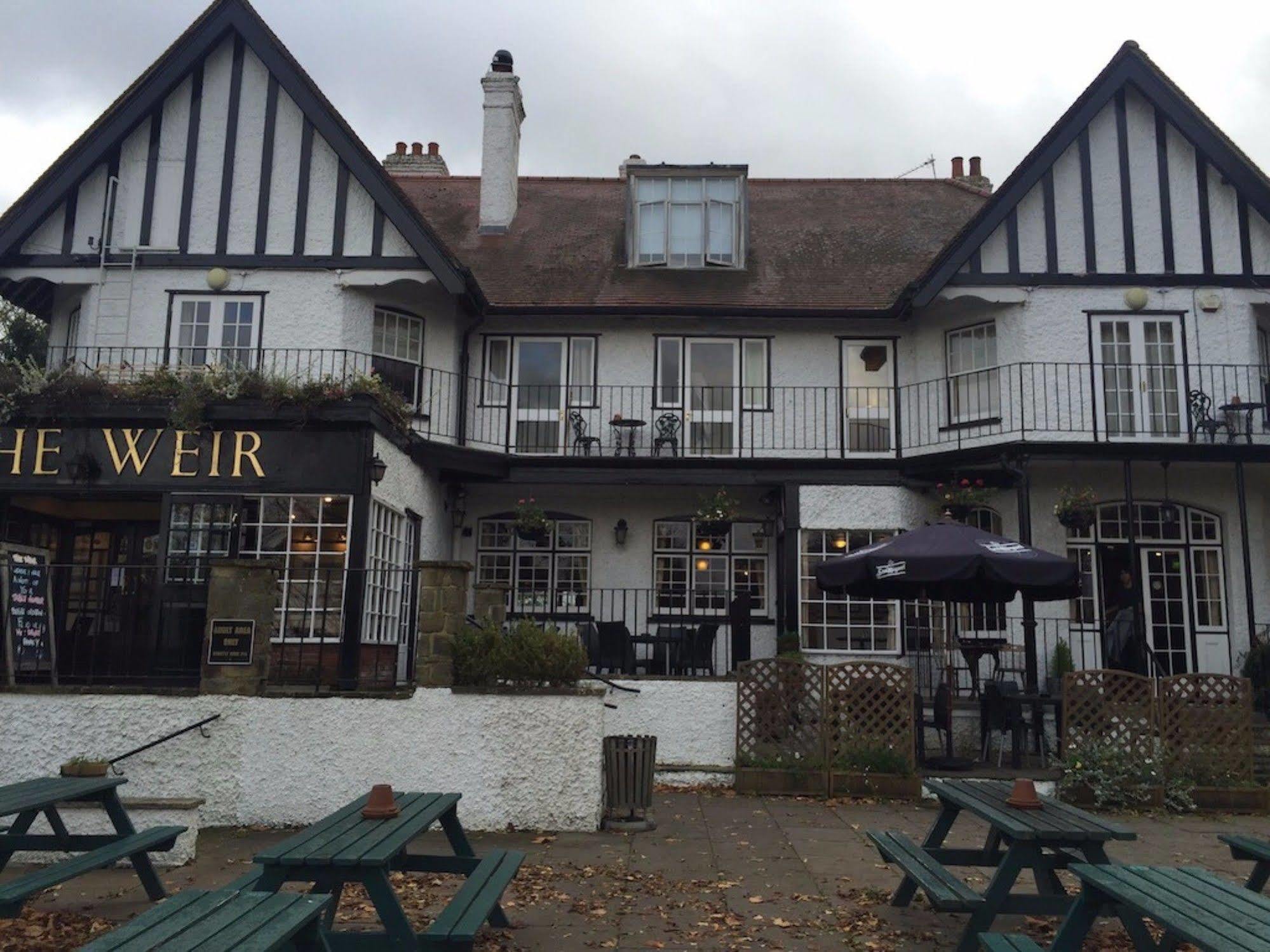 The Weir Hotel 월턴 온 템스 외부 사진