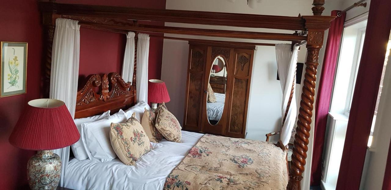The Weir Hotel 월턴 온 템스 외부 사진